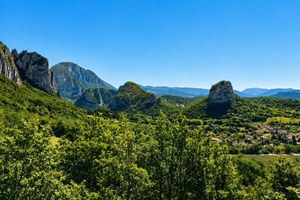 🏘️ Il Villaggio di Saoû 🌳